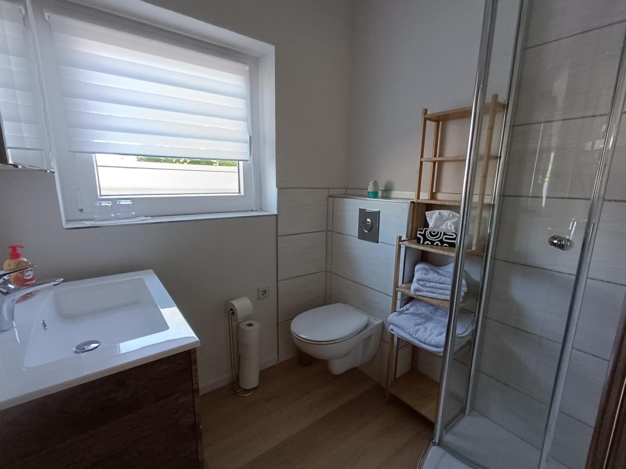 Moselferienweingut Schaefer Appartement Wintrich Buitenkant foto