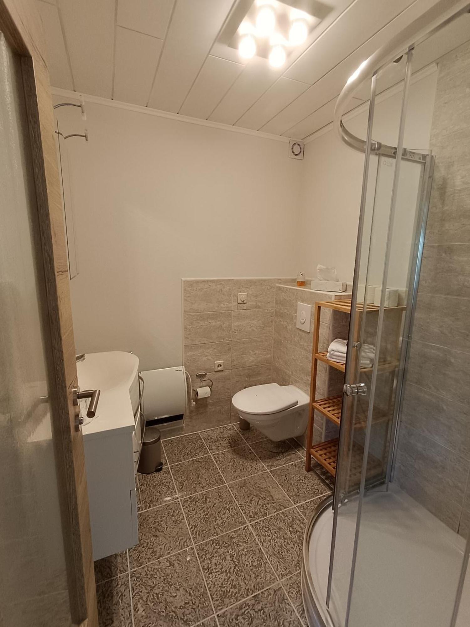 Moselferienweingut Schaefer Appartement Wintrich Kamer foto